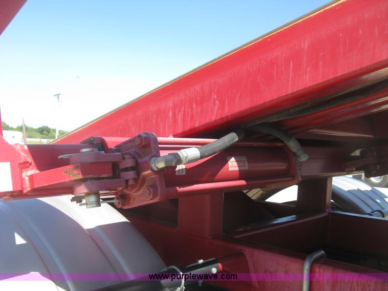 image for item L3860 2010 Stinger 6500 stack wagon