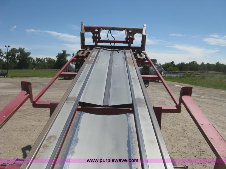 image for item L3860 2010 Stinger 6500 stack wagon