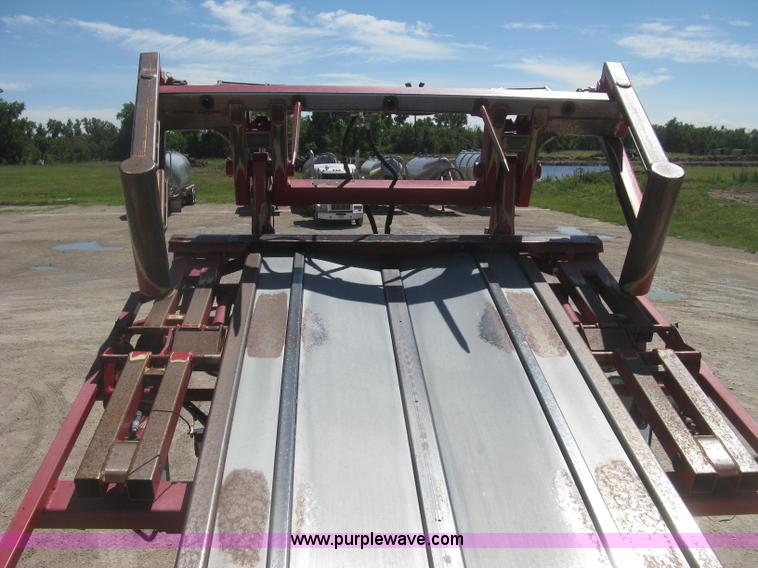 image for item L3860 2010 Stinger 6500 stack wagon