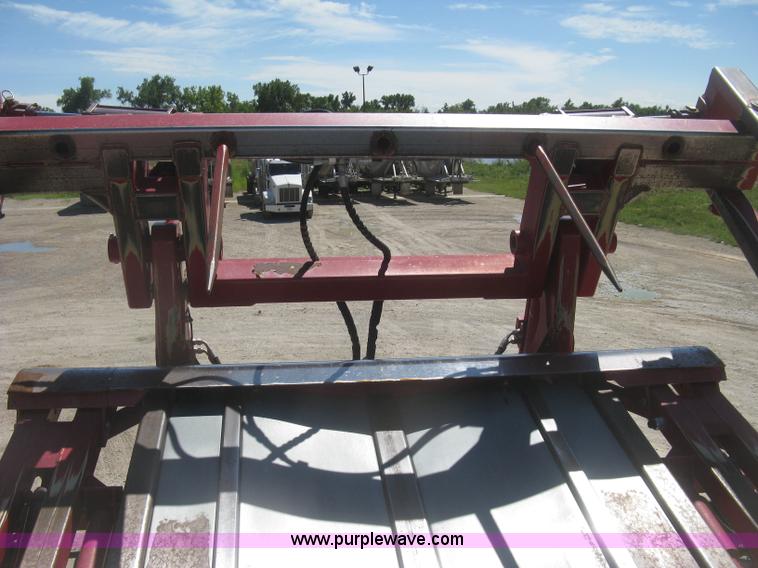 image for item L3860 2010 Stinger 6500 stack wagon