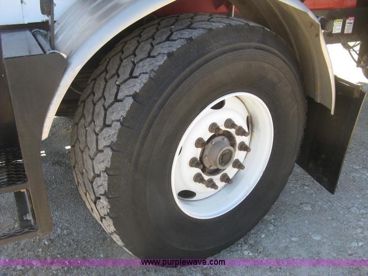 image for item L3860 2010 Stinger 6500 stack wagon