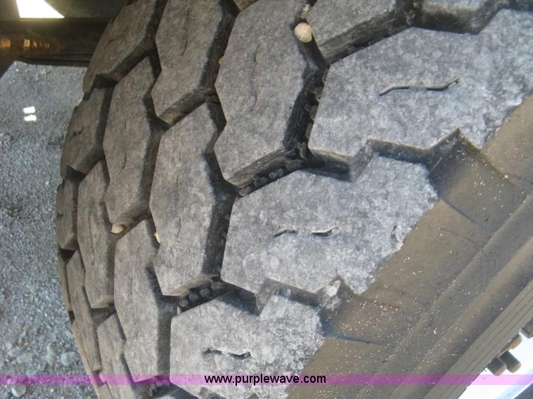 image for item L3860 2010 Stinger 6500 stack wagon