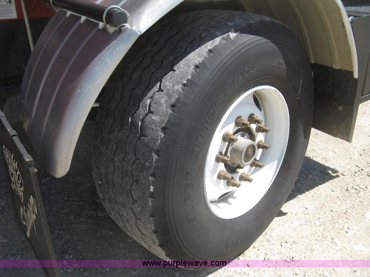 image for item L3860 2010 Stinger 6500 stack wagon