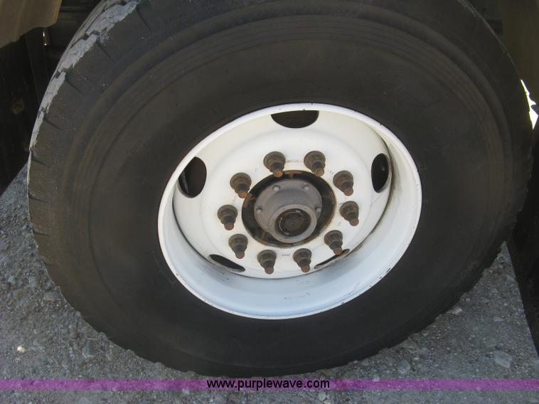 image for item L3860 2010 Stinger 6500 stack wagon