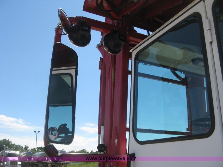 image for item L3860 2010 Stinger 6500 stack wagon