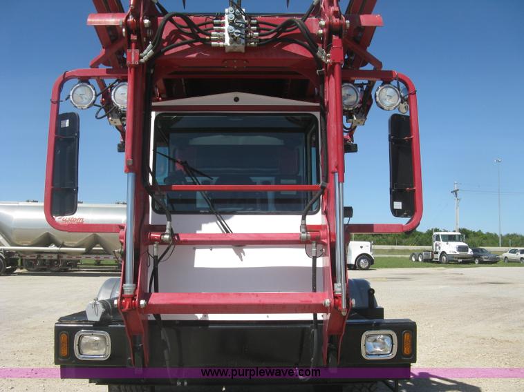 image for item L3860 2010 Stinger 6500 stack wagon