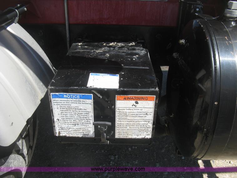 image for item L3860 2010 Stinger 6500 stack wagon