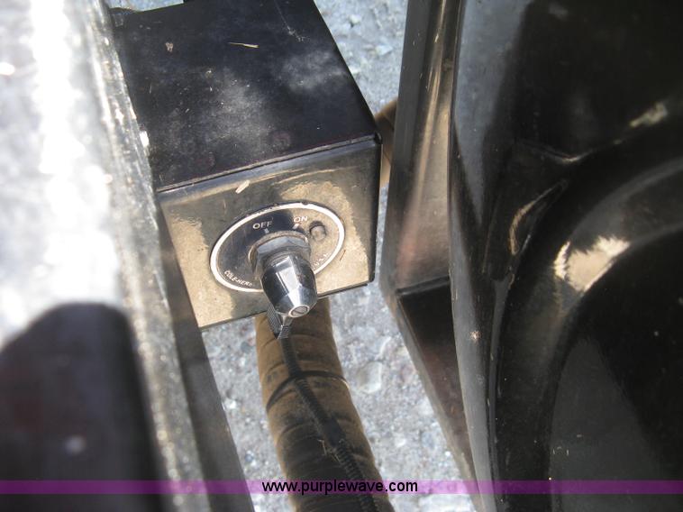 image for item L3860 2010 Stinger 6500 stack wagon