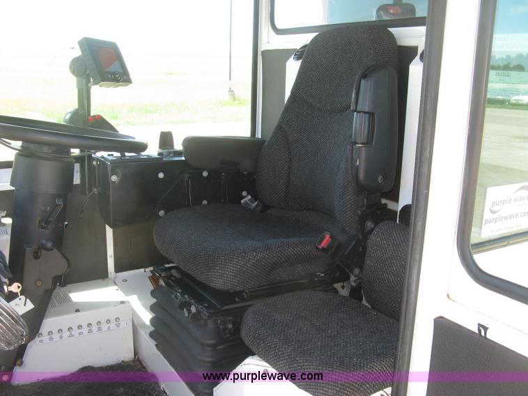 image for item L3860 2010 Stinger 6500 stack wagon