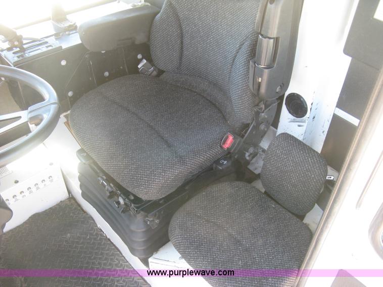 image for item L3860 2010 Stinger 6500 stack wagon