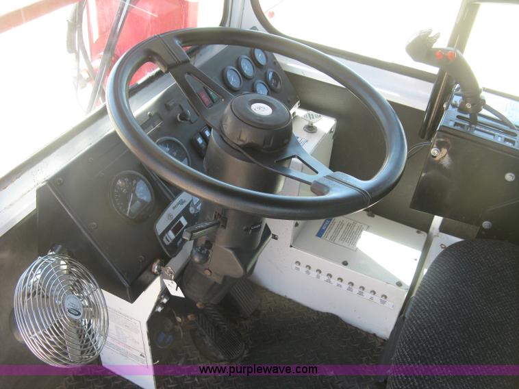 image for item L3860 2010 Stinger 6500 stack wagon