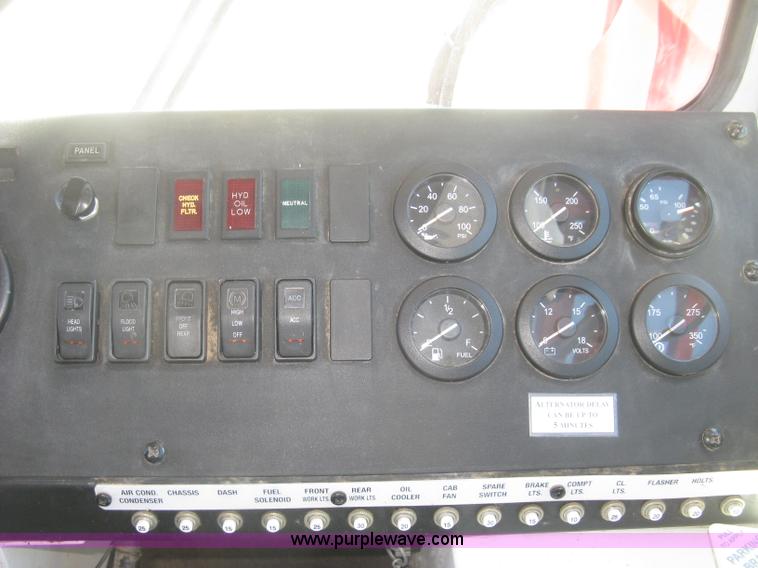 image for item L3860 2010 Stinger 6500 stack wagon