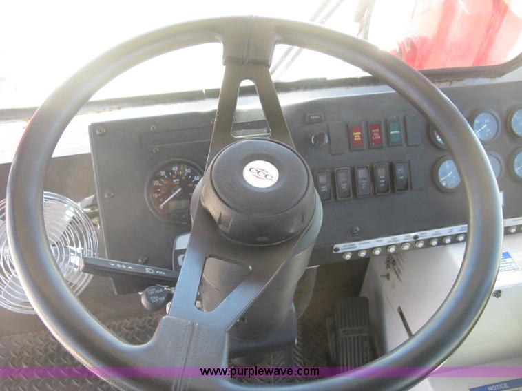 image for item L3860 2010 Stinger 6500 stack wagon