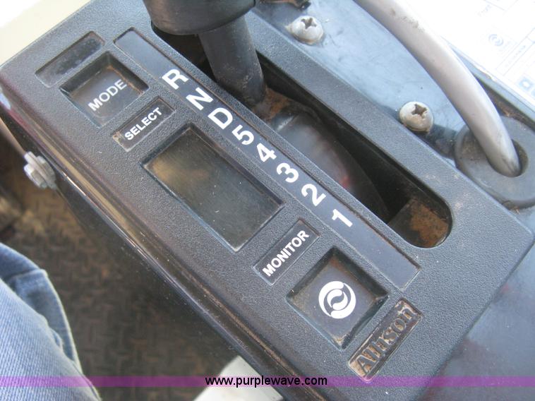 image for item L3860 2010 Stinger 6500 stack wagon