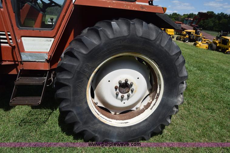image for item L3866 Fiat Hesston 880-5DT MFWD tractor
