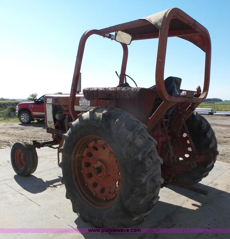 image for item L4017 1967 International 706 tractor