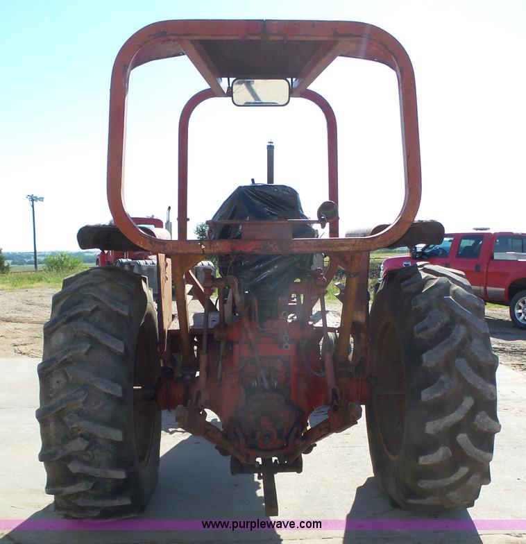 image for item L4017 1967 International 706 tractor