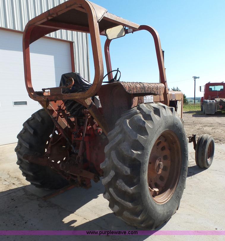 image for item L4017 1967 International 706 tractor