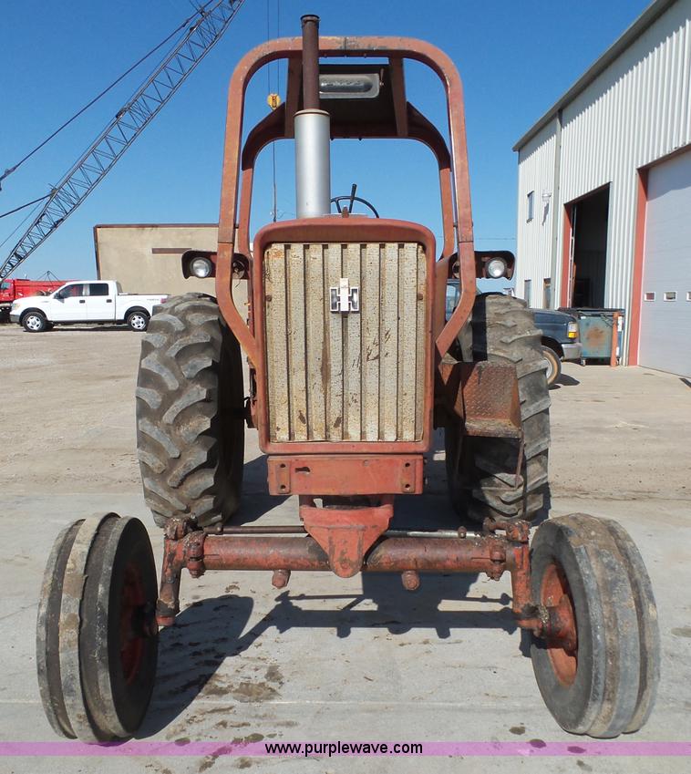 image for item L4017 1967 International 706 tractor