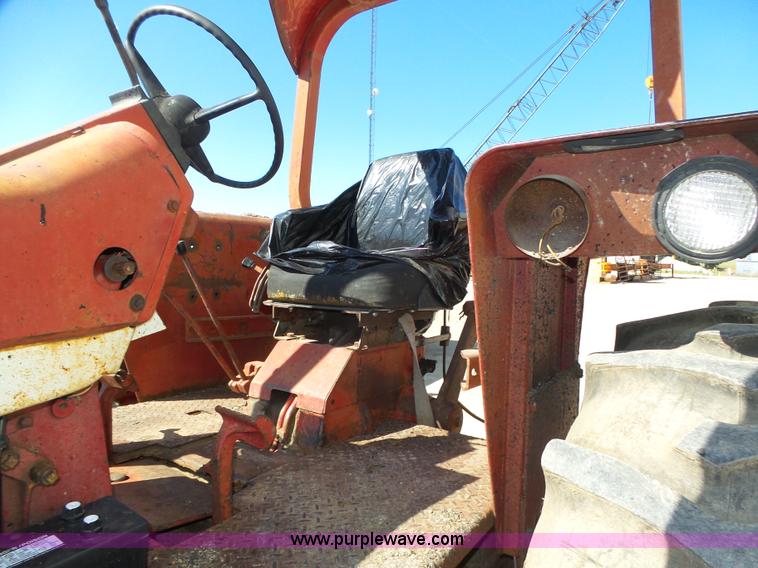 image for item L4017 1967 International 706 tractor