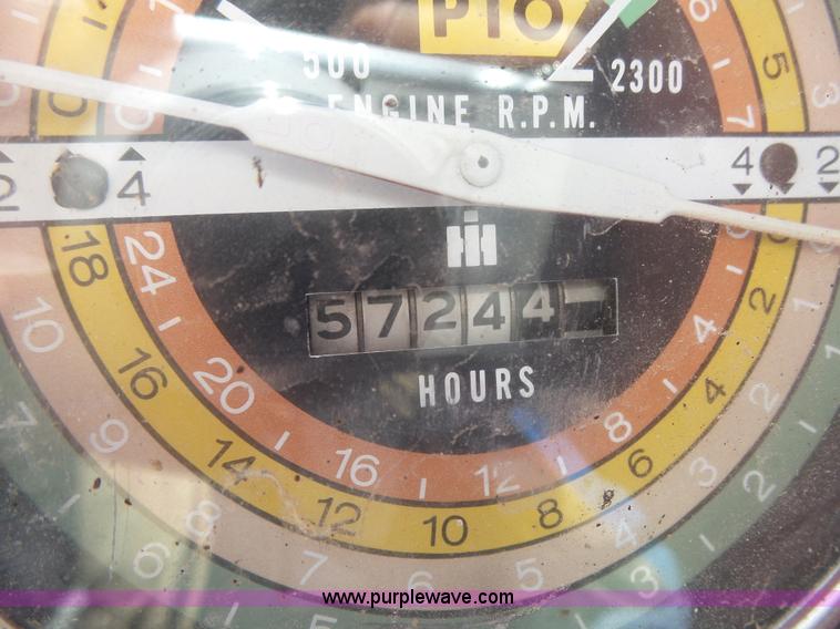 image for item L4017 1967 International 706 tractor