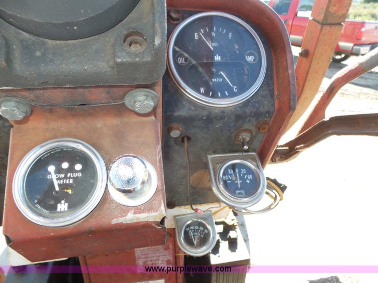 image for item L4017 1967 International 706 tractor