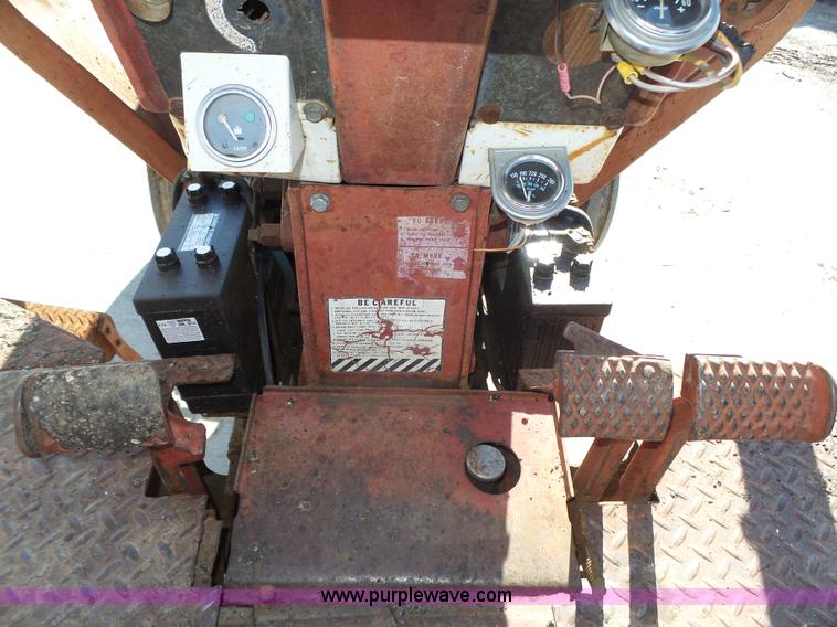 image for item L4017 1967 International 706 tractor