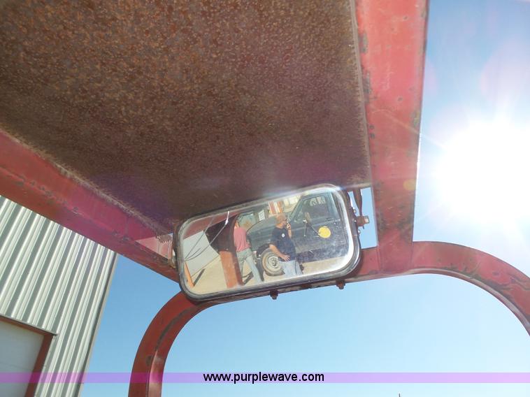 image for item L4017 1967 International 706 tractor