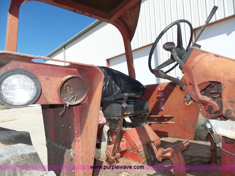 image for item L4017 1967 International 706 tractor