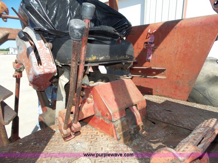 image for item L4017 1967 International 706 tractor