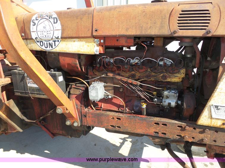 image for item L4017 1967 International 706 tractor