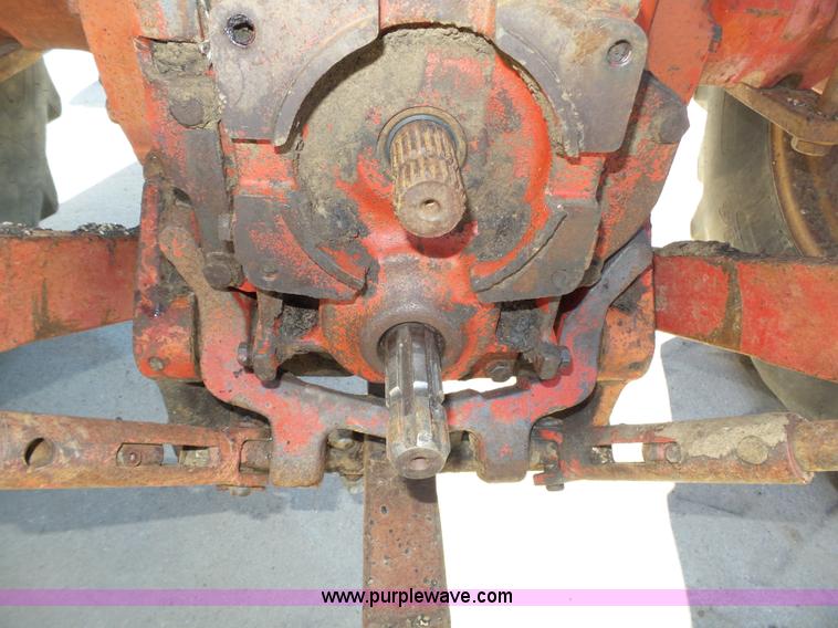 image for item L4017 1967 International 706 tractor