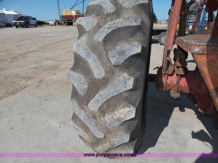 image for item L4017 1967 International 706 tractor