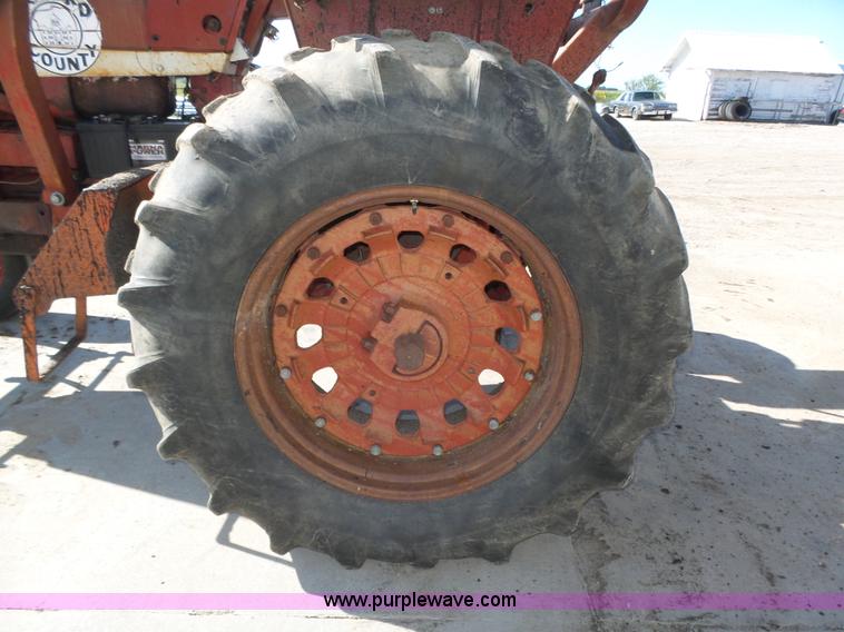 image for item L4017 1967 International 706 tractor