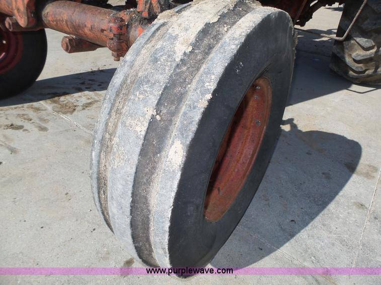 image for item L4017 1967 International 706 tractor