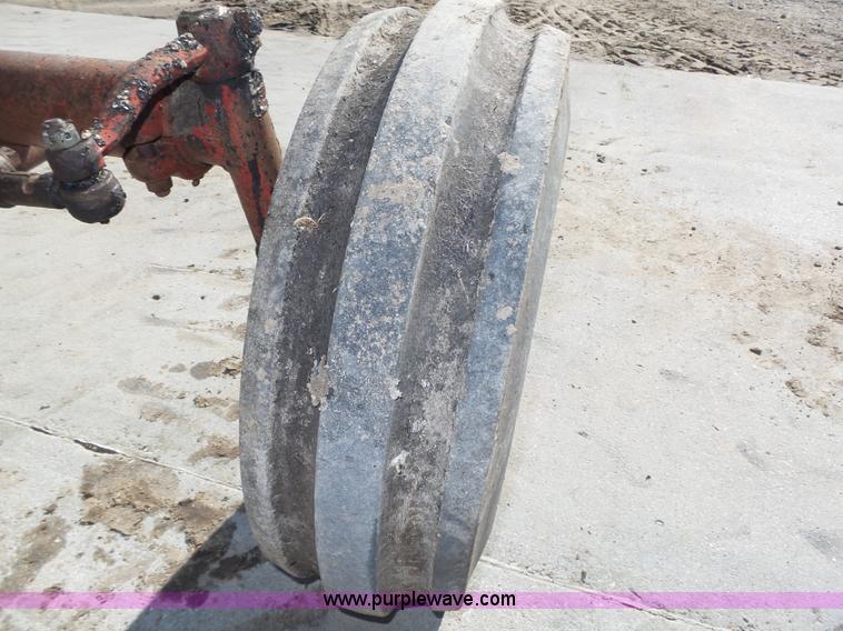 image for item L4017 1967 International 706 tractor