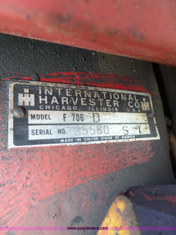 image for item L4017 1967 International 706 tractor