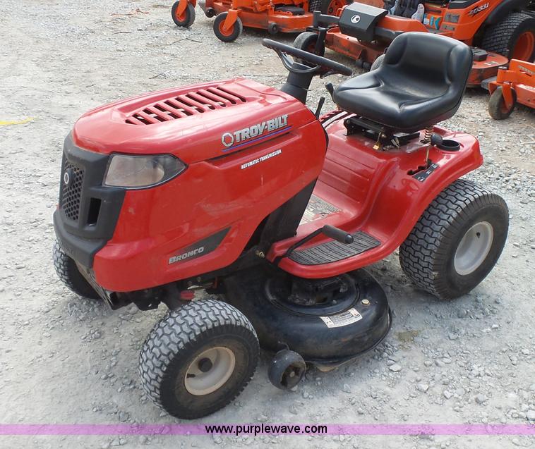 2010 TroyBilt lawn mower in Shawnee, OK Item L4781 sold Purple Wave