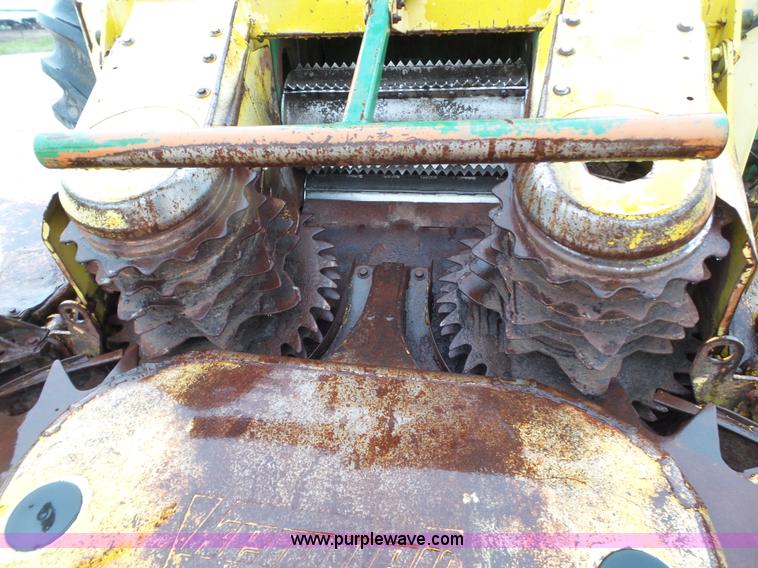 image for item L6615 1995 Kemper Champion 4500 rotary corn head