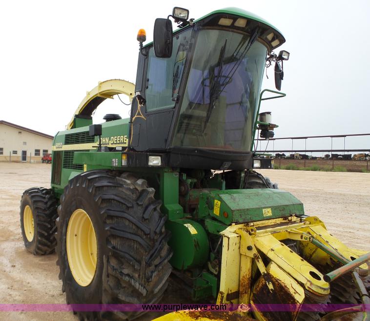 image for item L6616 2002 John Deere 6850 PRWD forage harvester