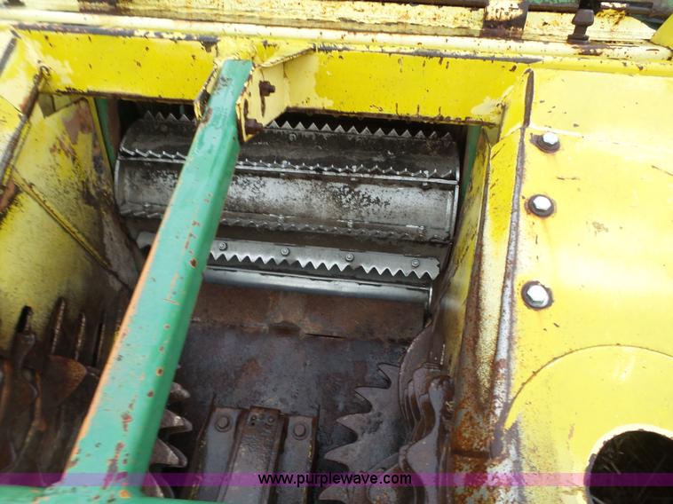 image for item L6616 2002 John Deere 6850 PRWD forage harvester