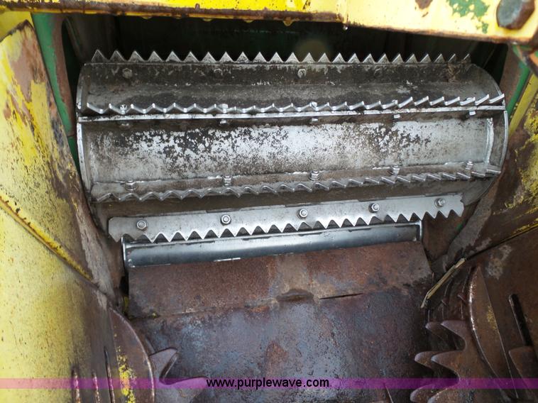 image for item L6616 2002 John Deere 6850 PRWD forage harvester