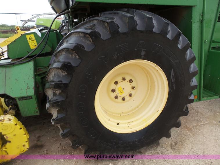 image for item L6616 2002 John Deere 6850 PRWD forage harvester