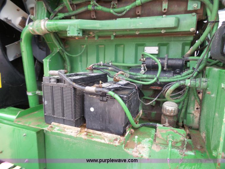 image for item L6616 2002 John Deere 6850 PRWD forage harvester