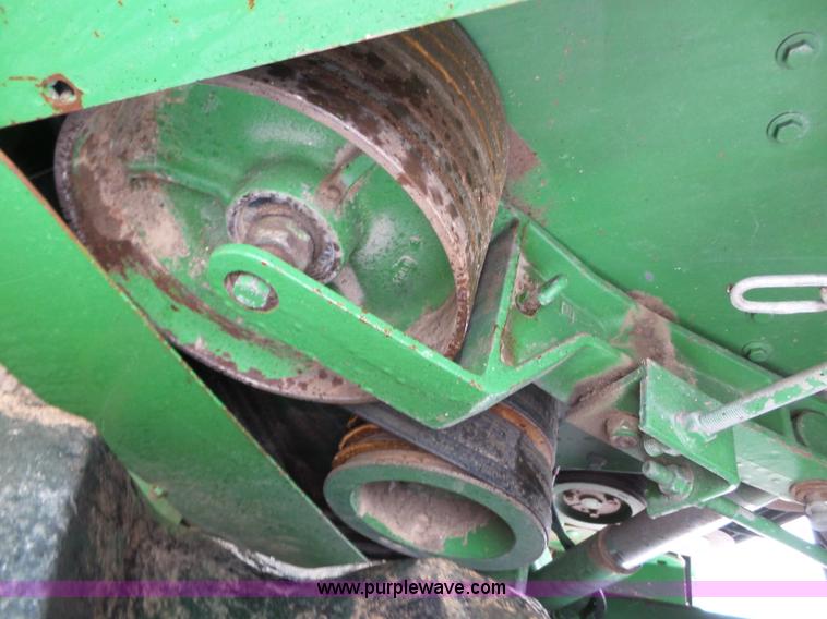 image for item L6616 2002 John Deere 6850 PRWD forage harvester