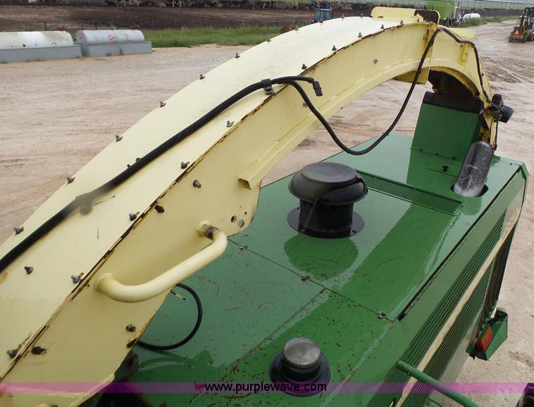 image for item L6616 2002 John Deere 6850 PRWD forage harvester
