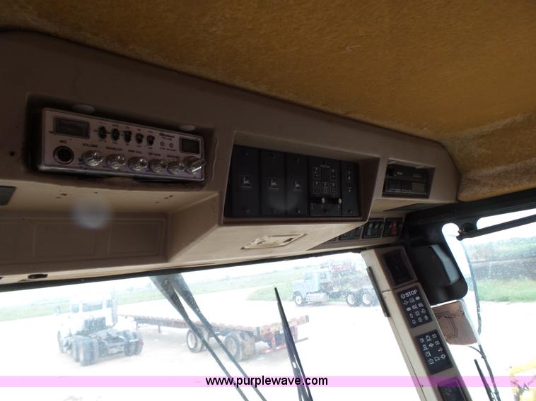 image for item L6616 2002 John Deere 6850 PRWD forage harvester