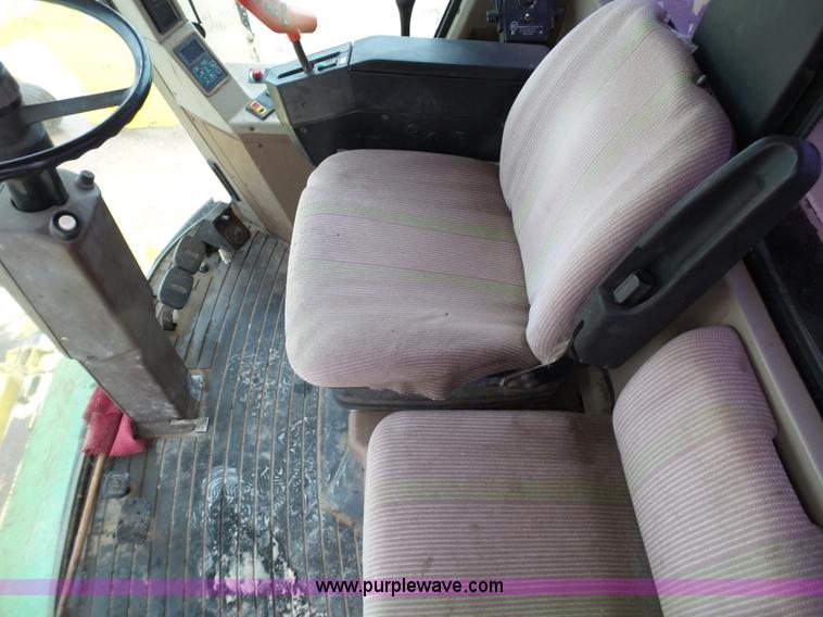 image for item L6616 2002 John Deere 6850 PRWD forage harvester