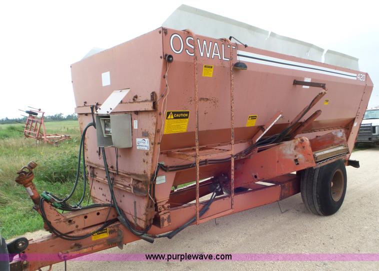 Oswalt 420 mixer wagon in Luray, KS Item L6963 sold Purple Wave