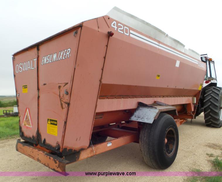 image for item L6963 Oswalt 420 mixer wagon